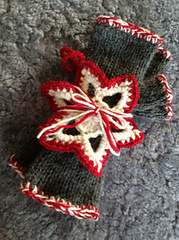 Decorating this Holiday Season by Knitting Your Own Christmas Ornaments