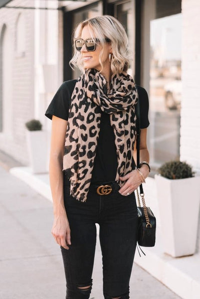 printed scarf blak jeans t-shirt bag sunglasses