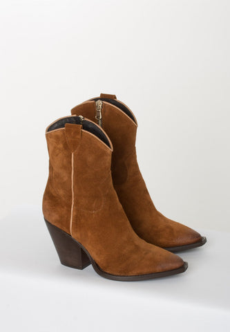 Western Boots help you recreate 70's look