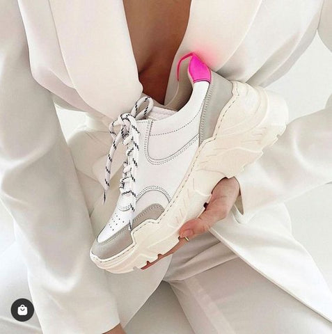 White sneakers for the perfect retro look