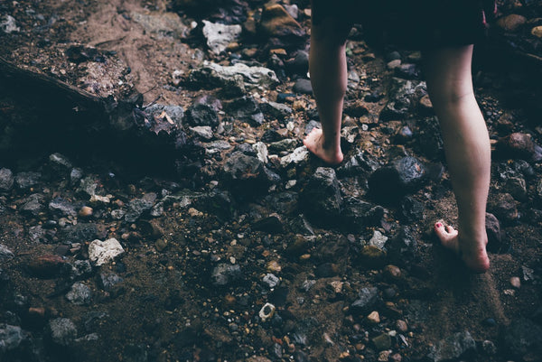 te plus te-blog nature in the summertime a girl walking in the forest