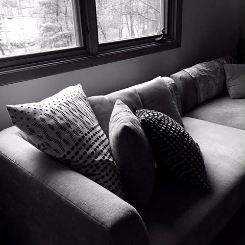 te plus te blog feeling home cushions on sofa in black and white