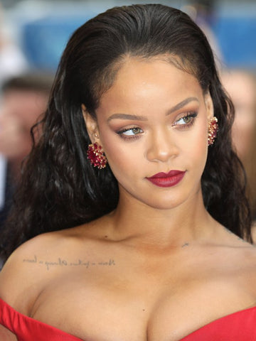 RIHANNA WEARS WIGS TOO!!AND SHE DROPPED THIS HINT