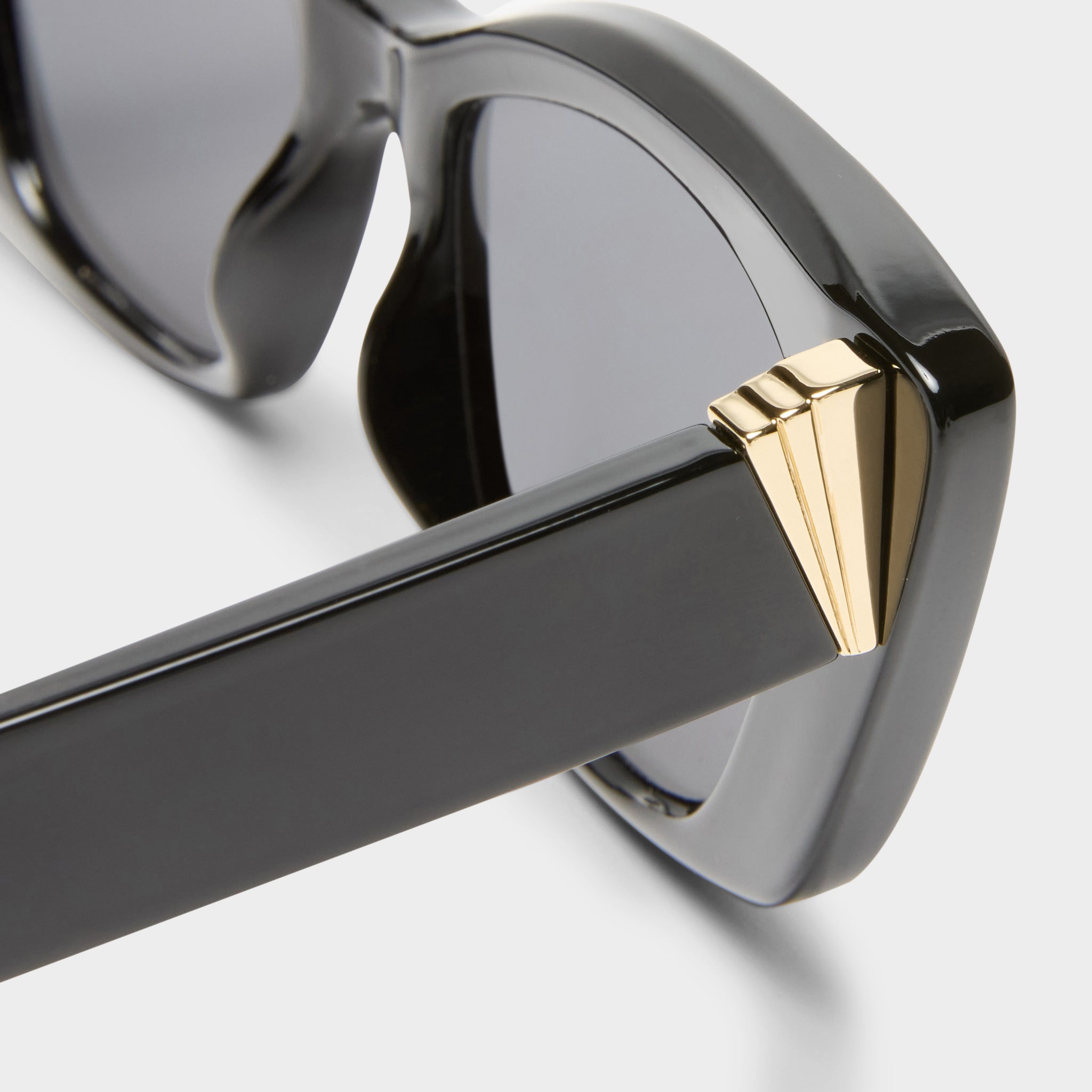 Le Specs Tranquil Turmoil In Black
