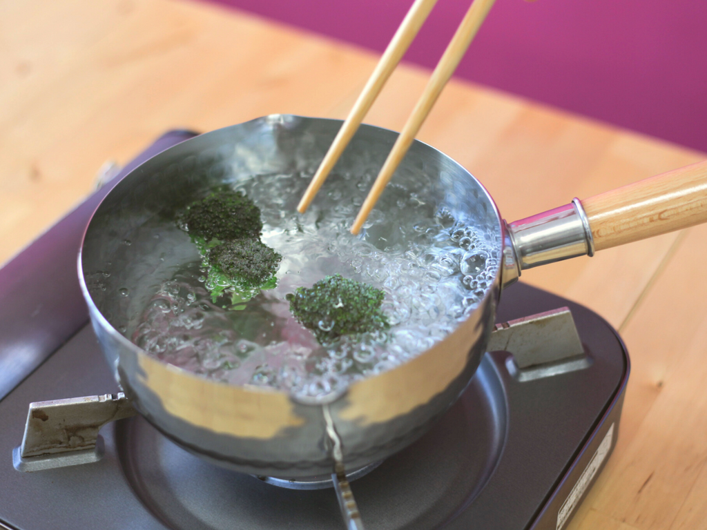 Brocolli being boiled in a Yukihira nabe