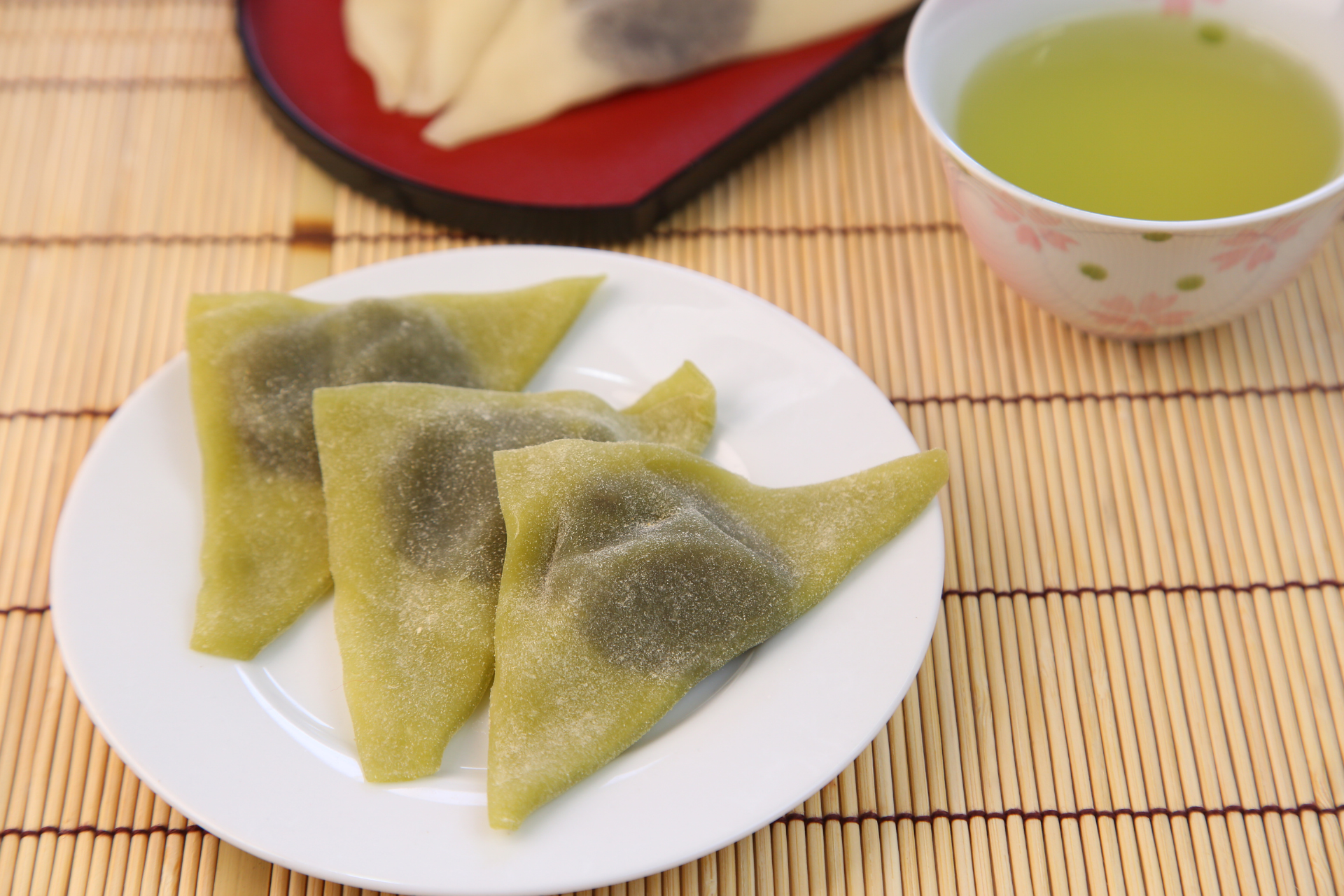 Yatsuhashi: triangle-shaped mochi