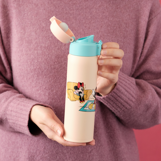 https://cdn.shopify.com/s/files/1/0029/8962/products/RetroMickeyandMinnieStainlessSteelOne-TouchBottle480ml_Square_5.png?v=1675748665&width=533