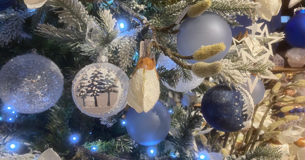 10 tendenze e idee per addobbare l'albero di Natale nel 2023