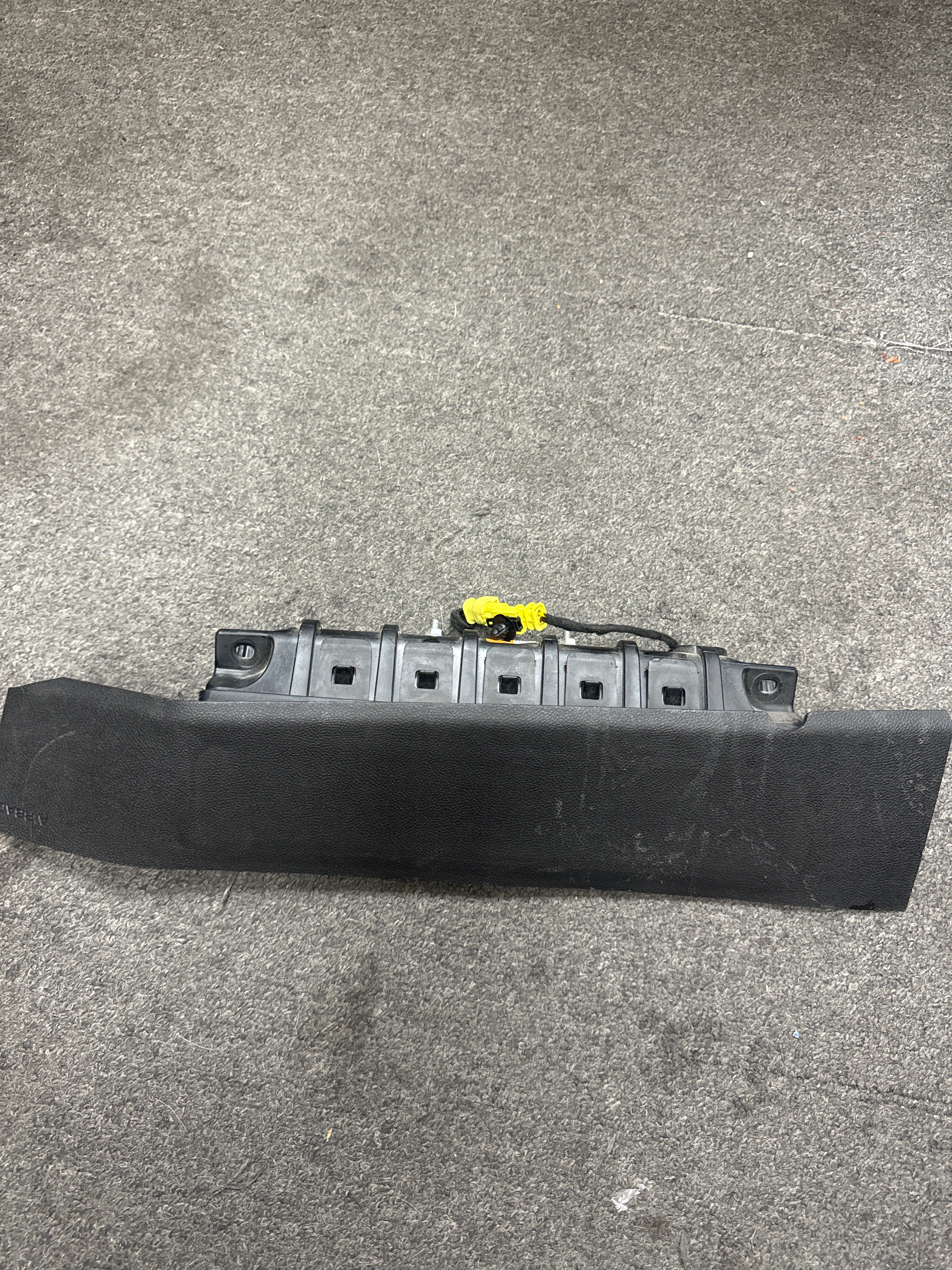 2012-2015 CHEVROLET VOLT RIGHT PASSENGER KNEE AIRBAG (RH) (P)