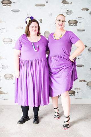Laura and Sara in lilac plus-size cotton dress with pockets