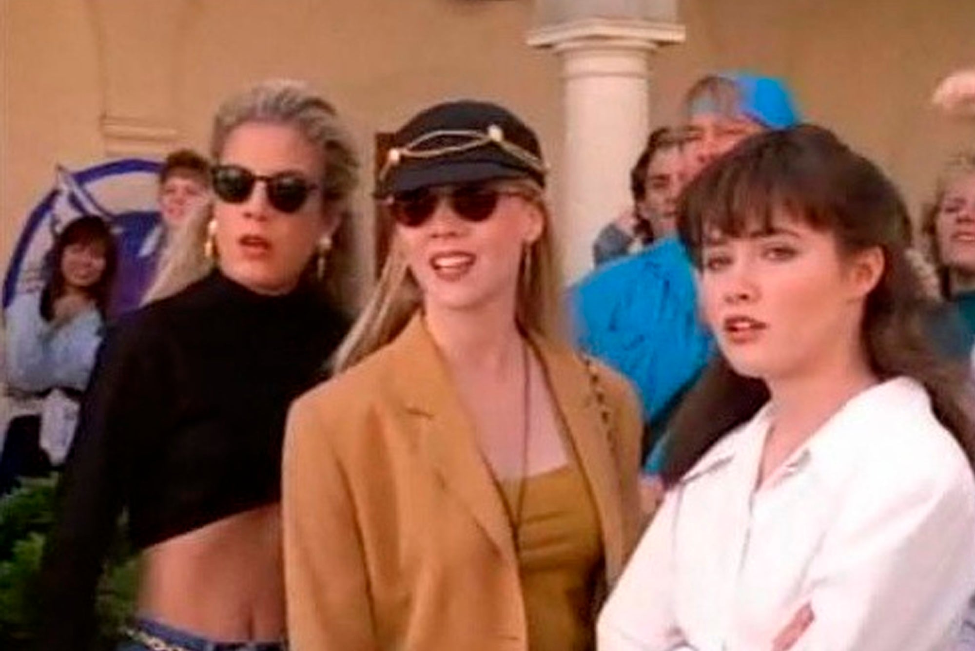 cast of Beverly Hills 90210 wearing sunglasses