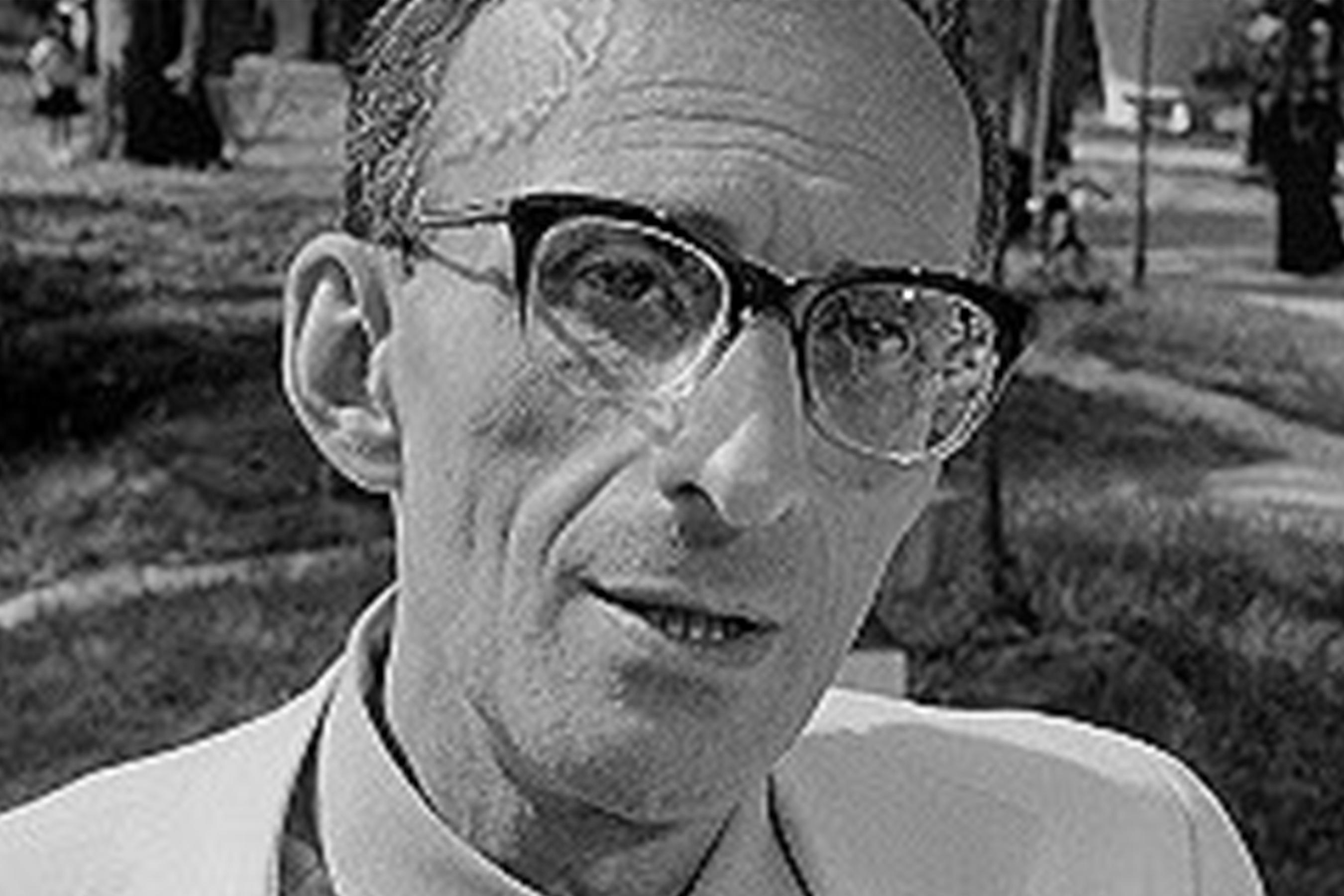 Actor in 8½ wearing rectangular eyeglasses