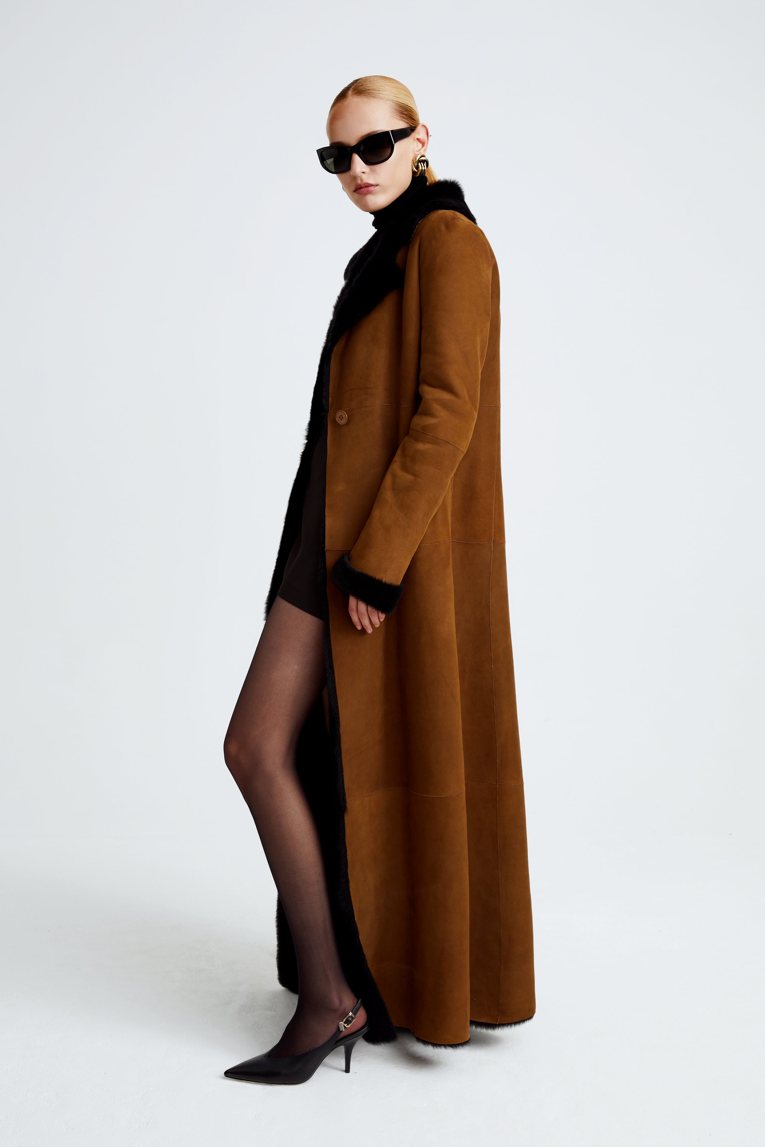 Model is wearing the Coralie Saddle Black 90s Glamour Shearling Coat Side