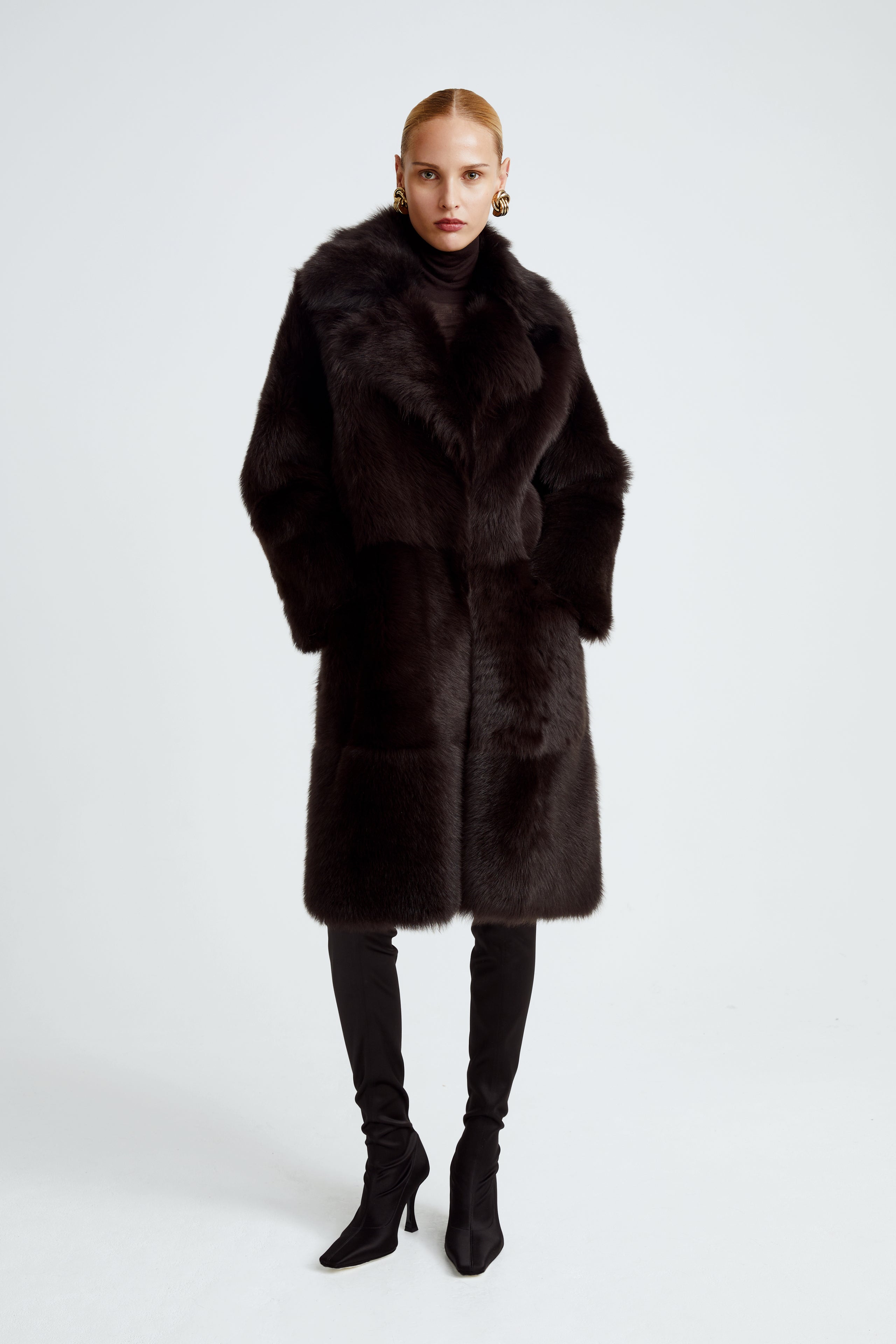 Model is wearing the Evita Chocolat Fondant Après-Ski Shearling Coat Front