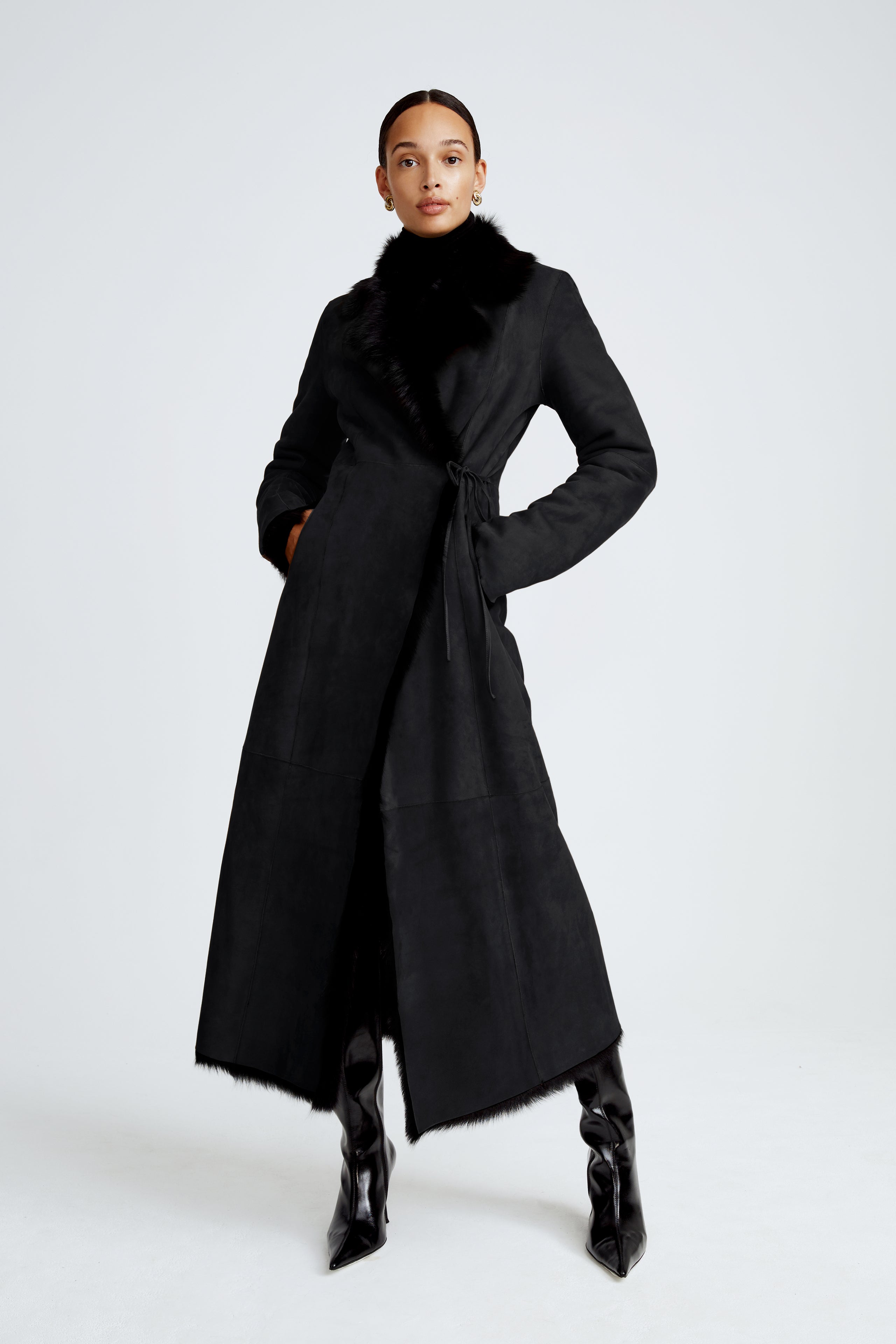 Model is wearing the Joni Black 90s Glamour Shearling Coat Front