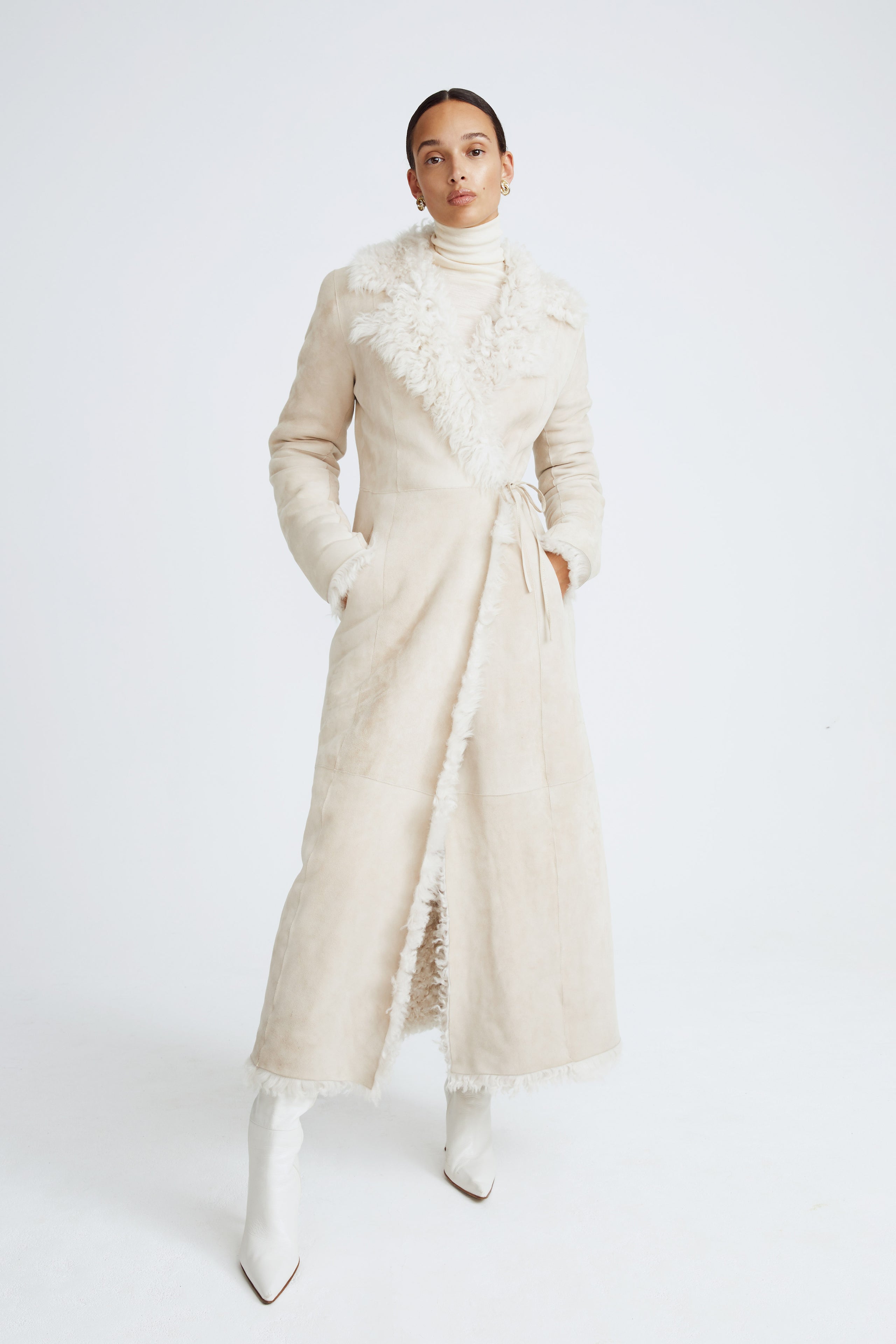 Model is wearing the Joni Chantilly 90s Glamour Shearling Coat Front