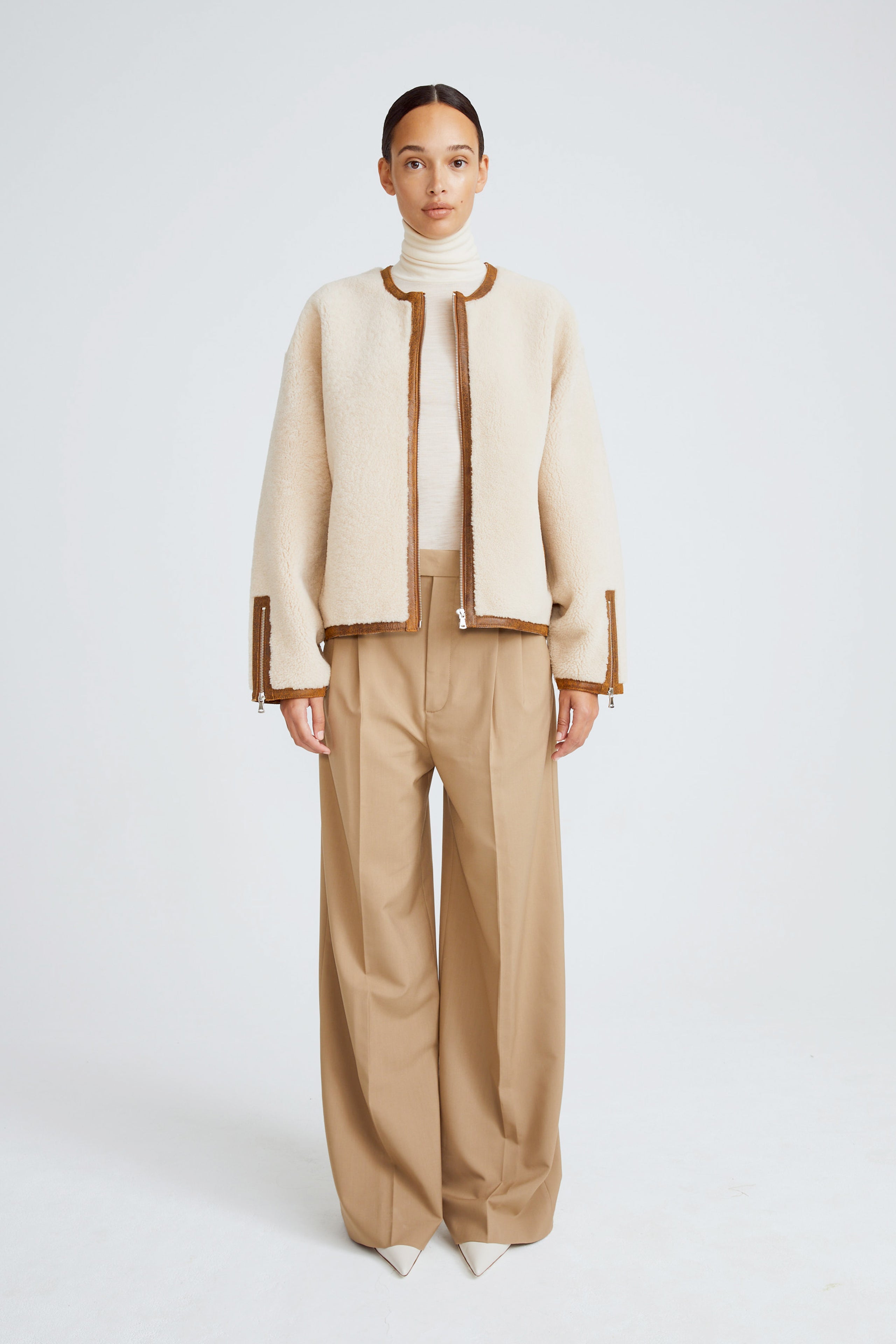 The Ronin cream/caramel cropped shearling jacket front