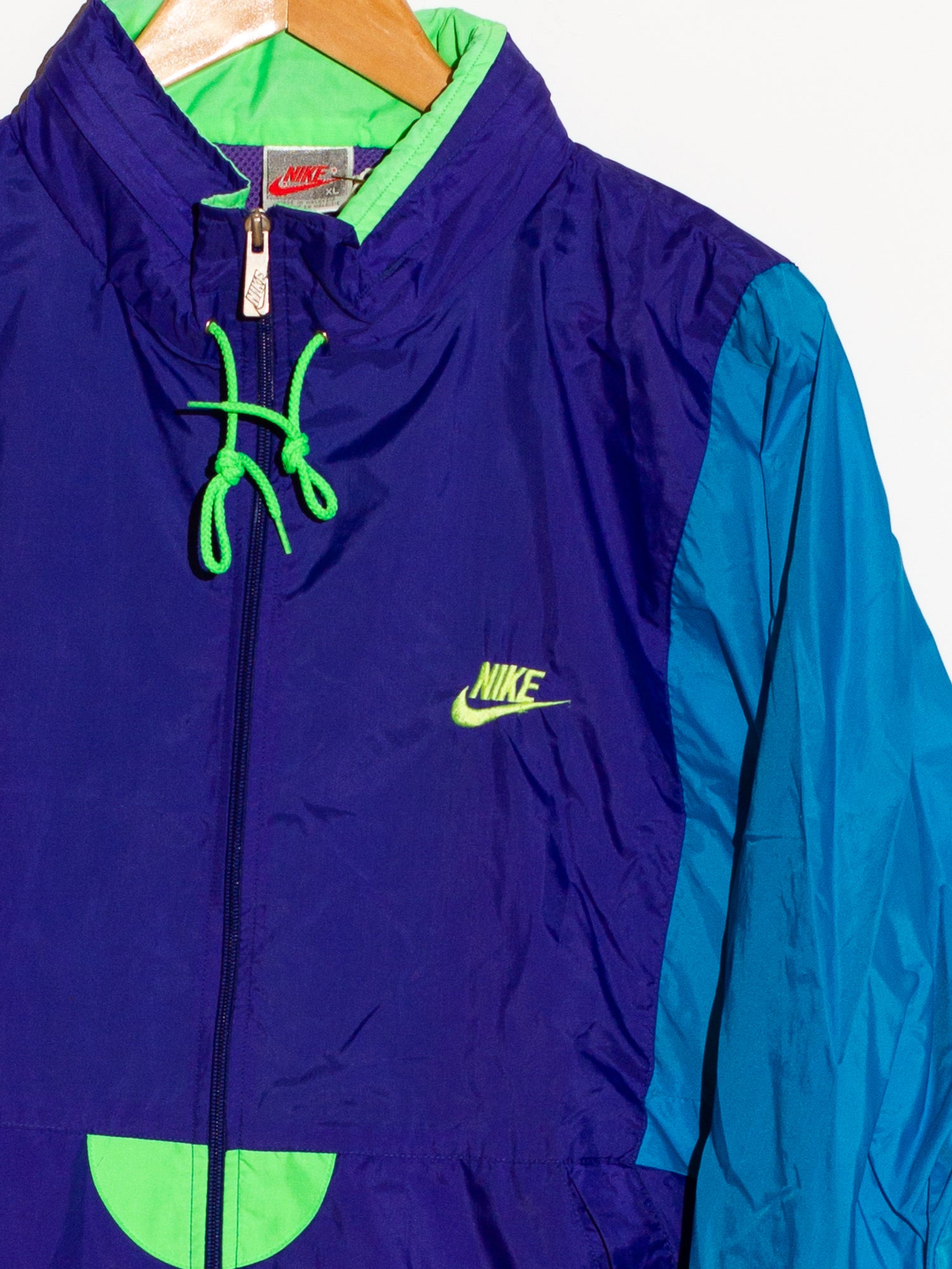 nike sports windbreaker