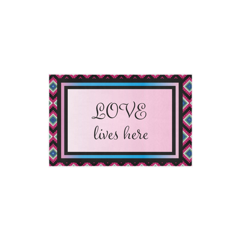 'Love lives here' Quadrangle Print Accent Area Rug