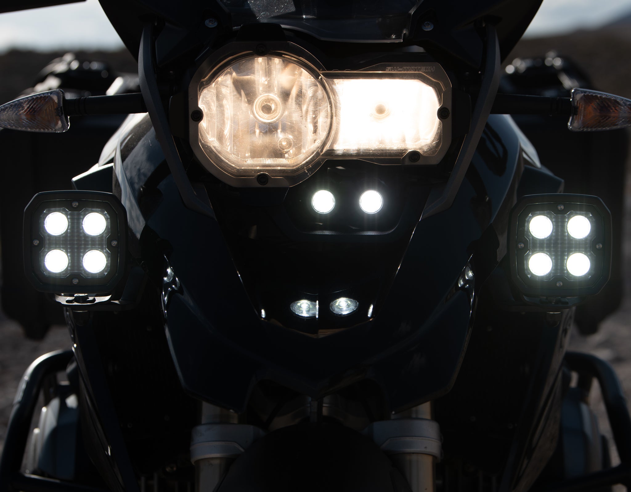 DM Light Kit tucked underneath the headlight using the BMW R1200GS Vehicle-Specific Light Mount