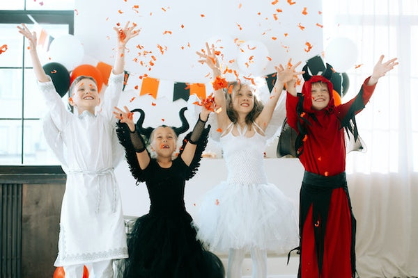 18 of the Best Halloween Safety Tips for Parents & Kids