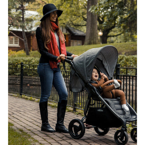 Person - VALCO BABY Snap 4 Trend Stroller