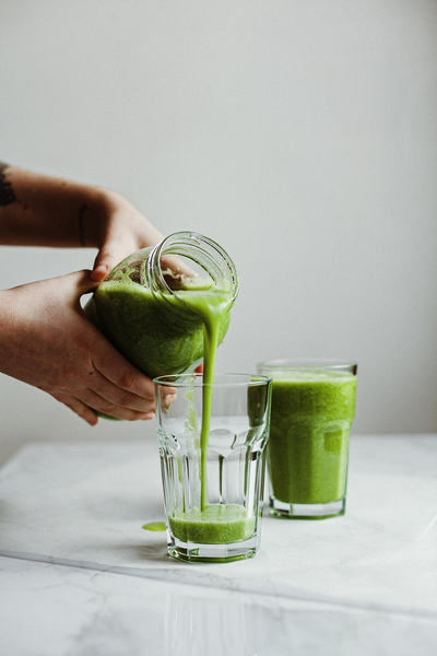 pouring healthy green smoothie kids snacks
