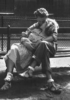 Vintage-Paar liebt die 1950er Jahre