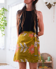 Load image into Gallery viewer, Traveller Wrap Skirt S/M (#418)