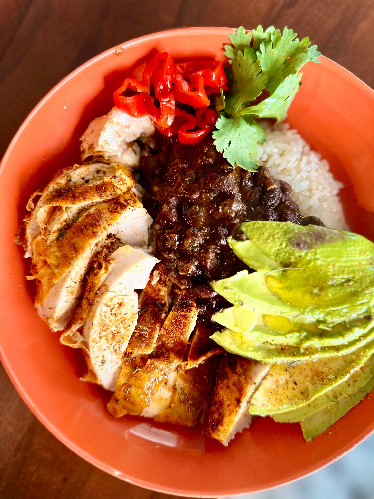 Arroz blanco with pollo al horno and habichuelas negras