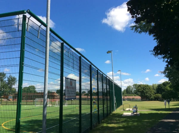 Green Roller Barrier with Fine Gauge Fence-top Mesh