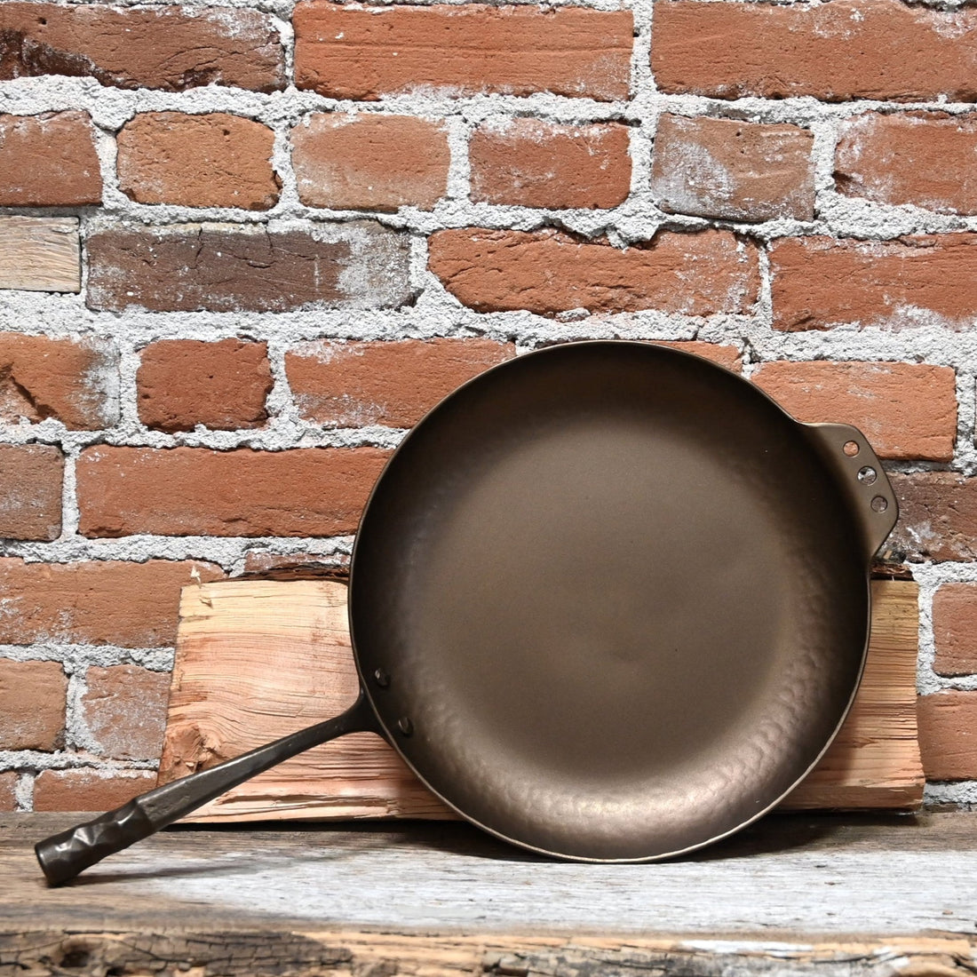 SMITHEY IRONWARE No. 10 Cast Iron Chef Skillet - Amber Marie and Company