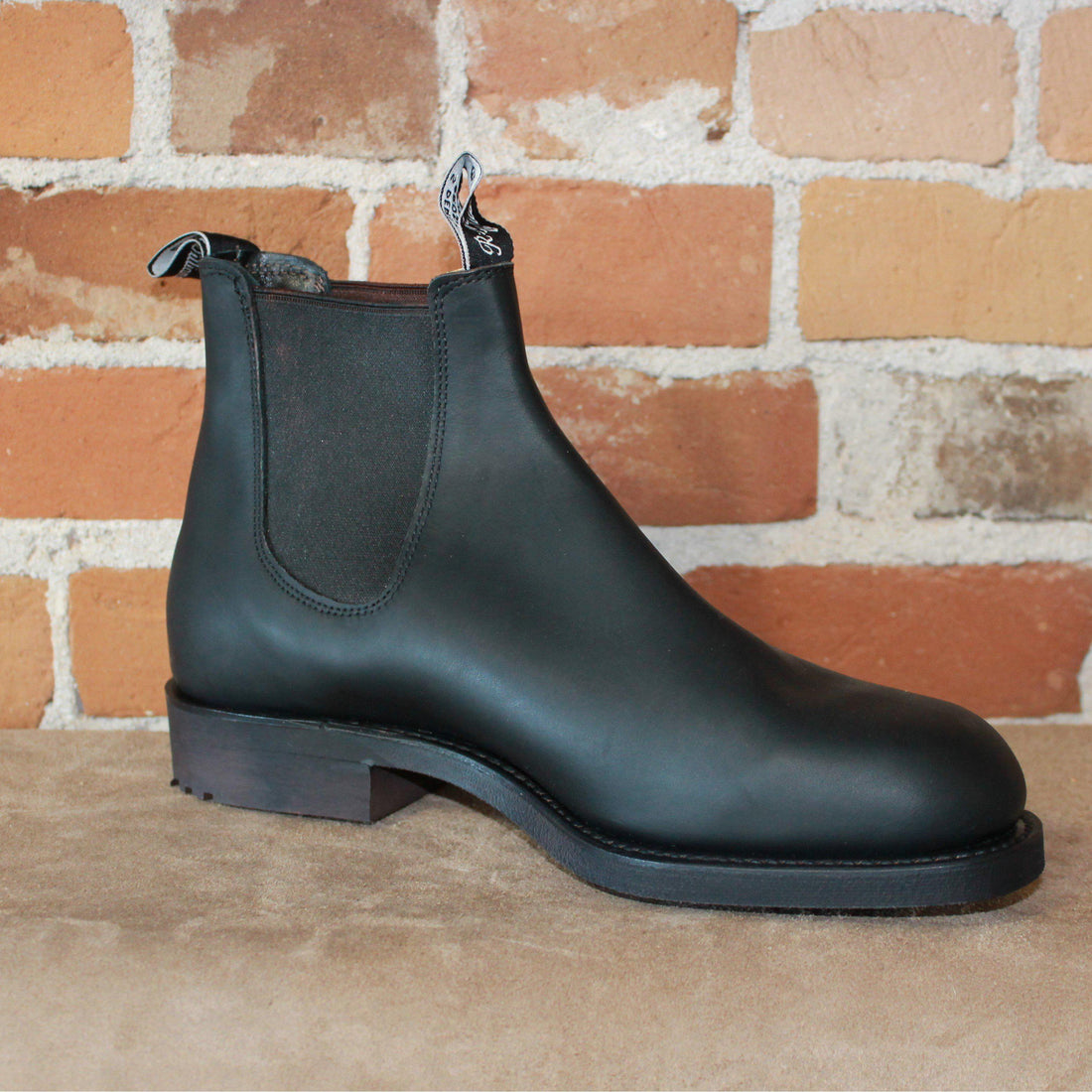 File:Black RM Williams comfort craftsman boots - front and side