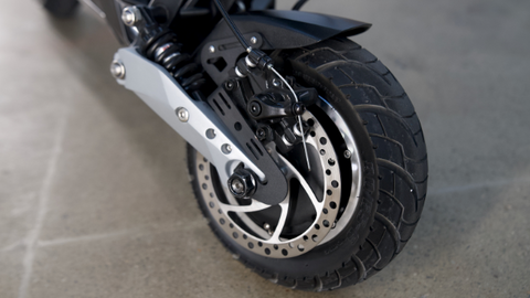 side view of the rear wheel of the Apollo Phantom e-scooter