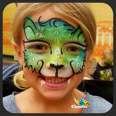 Claudia Flores - Cat face paint idea with TAP Stencil