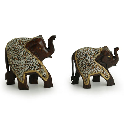 'The Talking Tuskers' Hand Carved & Hand Painted Cotton Cloth Showpiece In Eucalyptus Wood