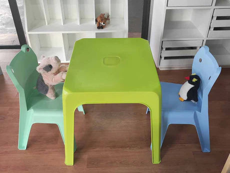 sillas y mesa de plastico para niños