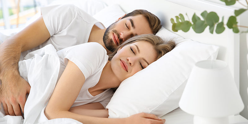 man and women using hemp oil for sleep