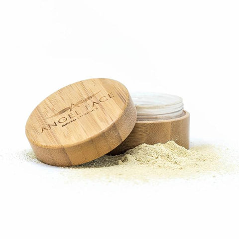 mineral natural concealer in bamboo pot.