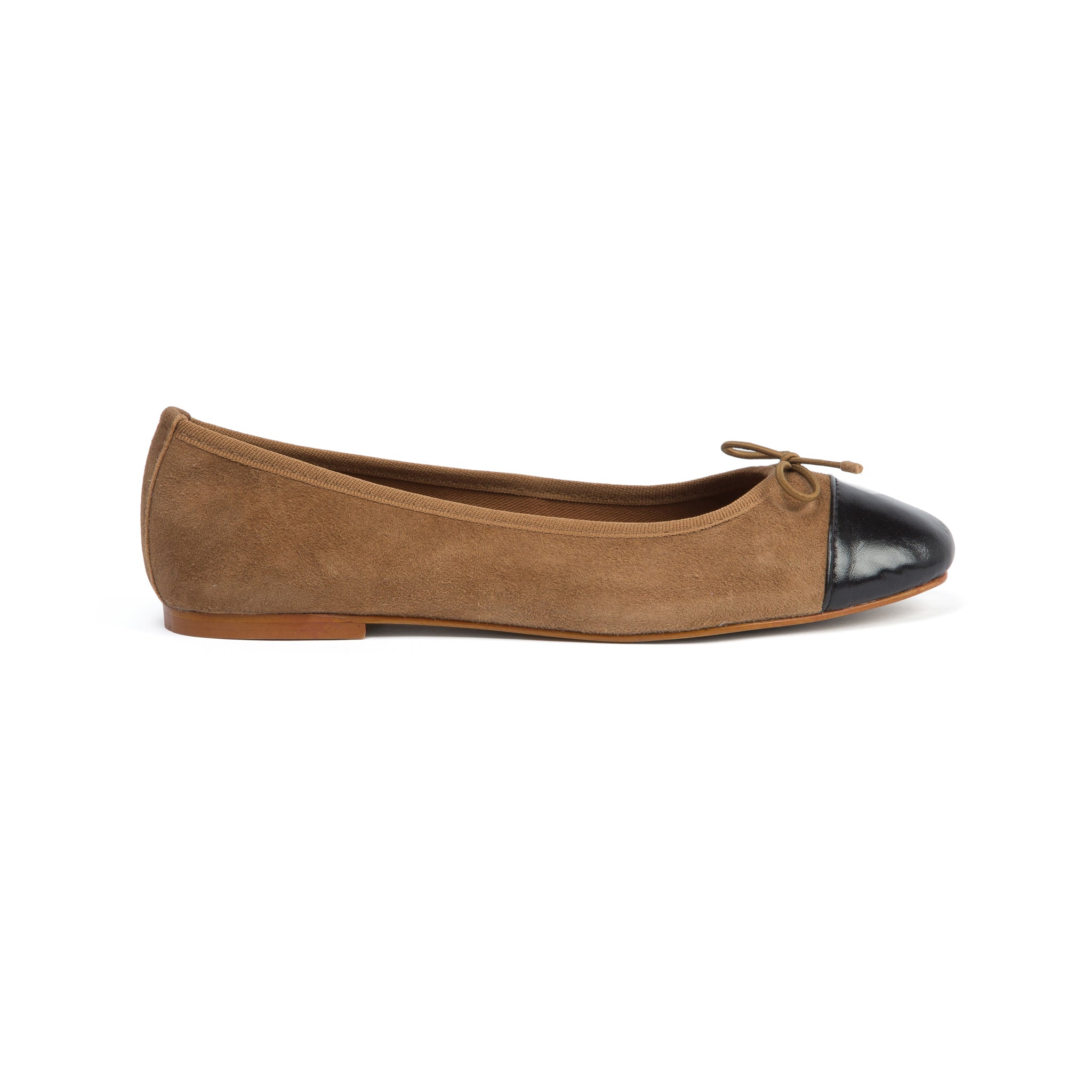 a piedi ballet flats