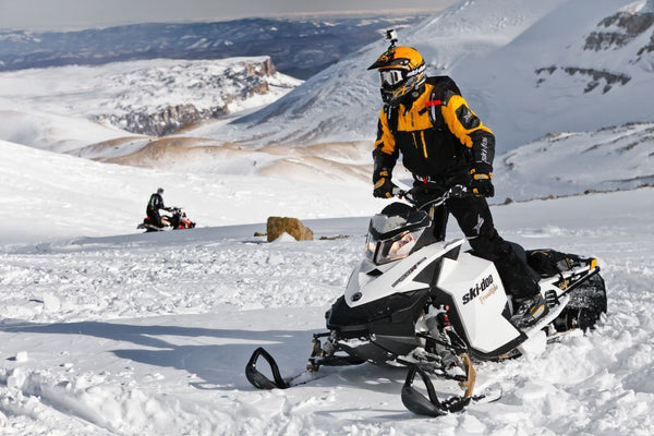can you use dirt bike helmets for snowmobiling