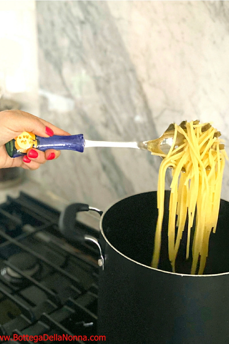 Nonna's Cheese Grater with Lid - Grattugia della Nonna