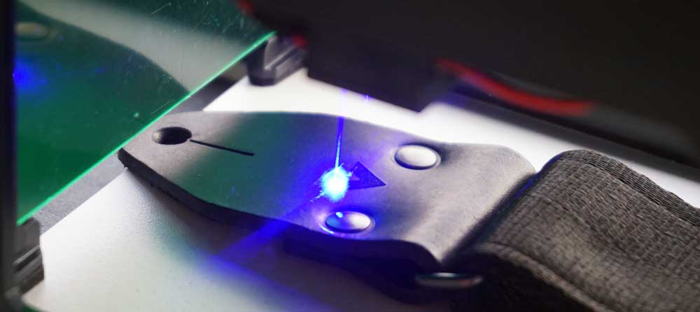 Gitarrengurt mit Gravur unter dem Laser