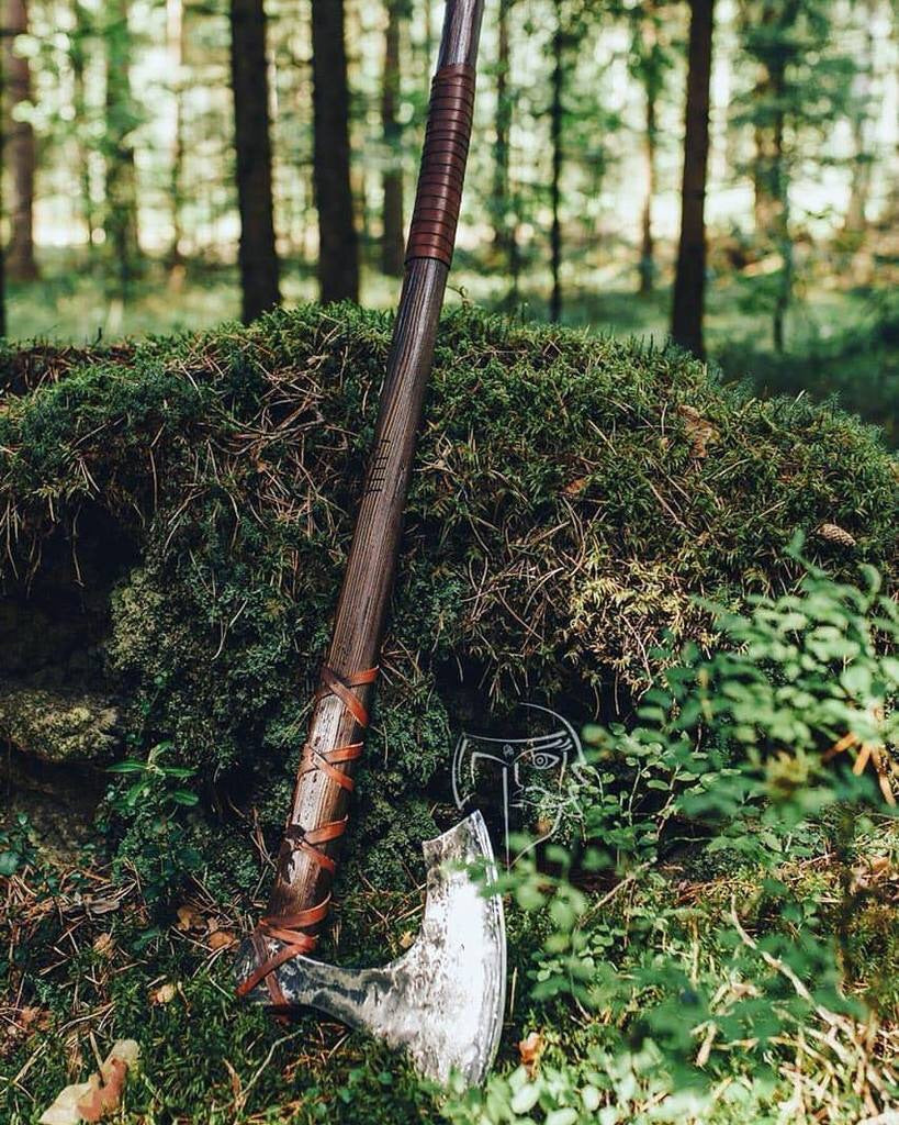  Two  Handed  Berserker Axe  vikingarmoury