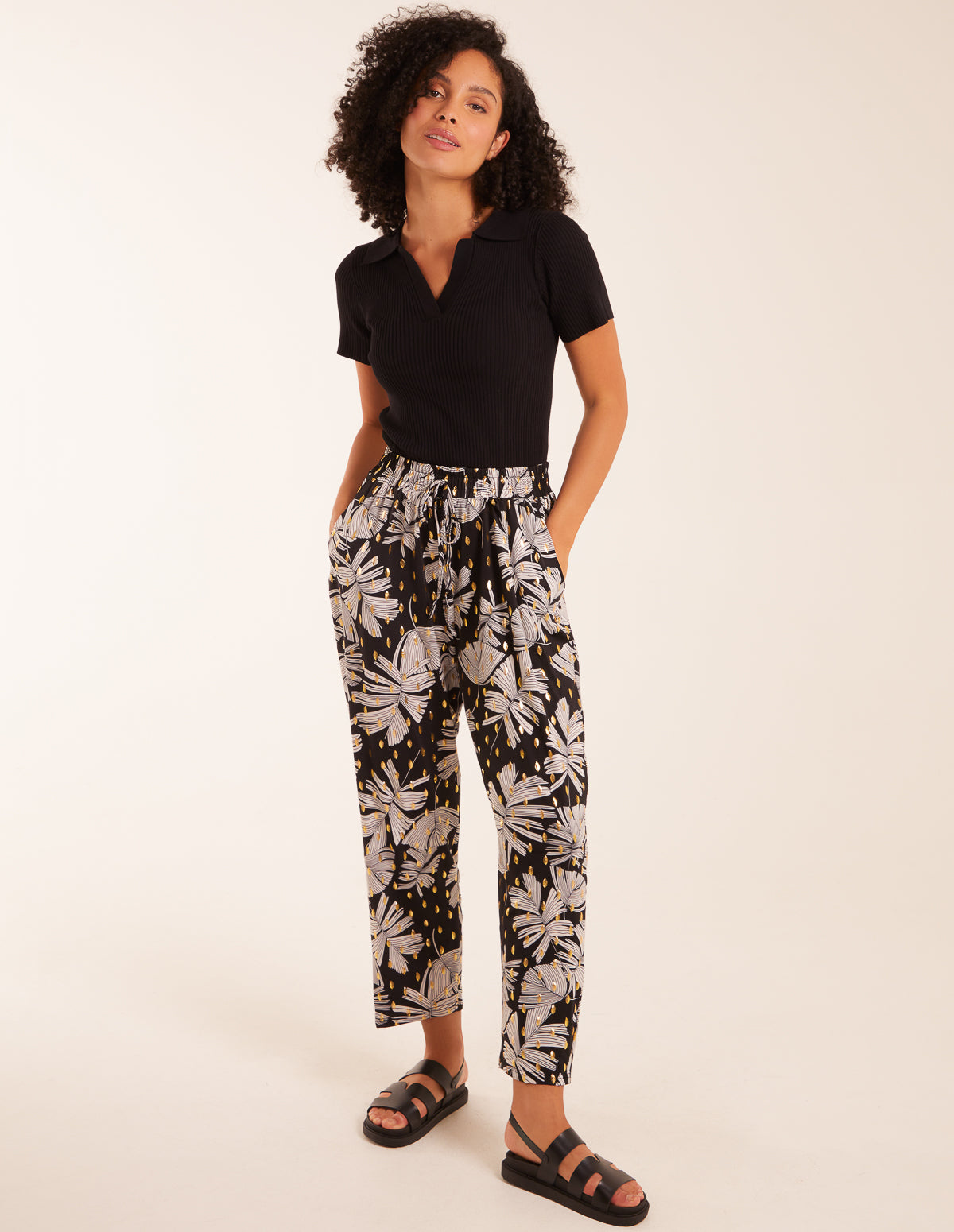 Leaf And Foil Detail Capri Trousers 