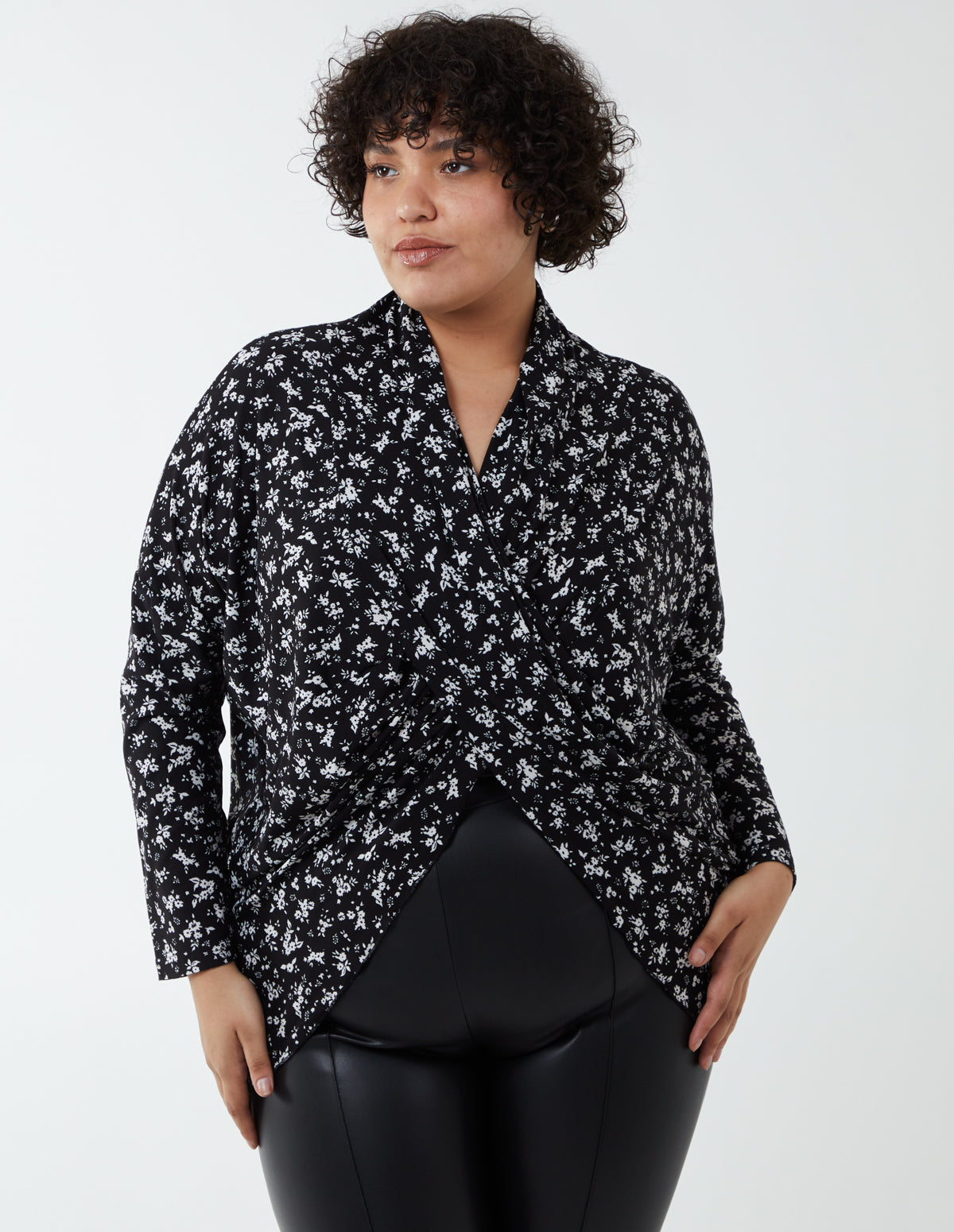 Curve Draped Dip Hem Top - 18/20 / BLACK PATTERN