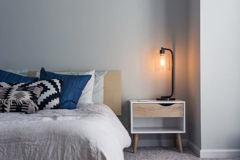 the bedroom table lamp 