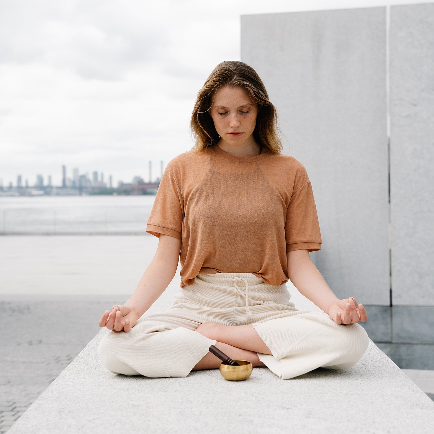 Meditation im Schneidersitz