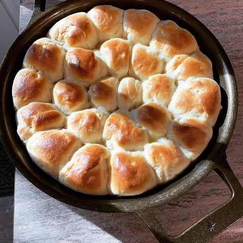 https://cdn.shopify.com/s/files/1/0032/0009/0212/files/Biscuits_by_Josh_Brooks_in_Stargazer_Cast_Iron_Seasoned_with_Crisbee_Cast_Iron_Seasoning_480x480.jpg?v=1582050628