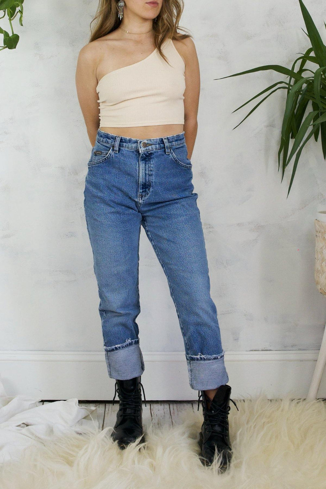 Chic Vintage High Waisted Mom Jeans (Size 12) – The Thrifty Hippy